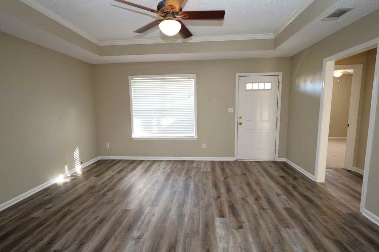 4226 Roxbury Dr - Photo 2 of 13