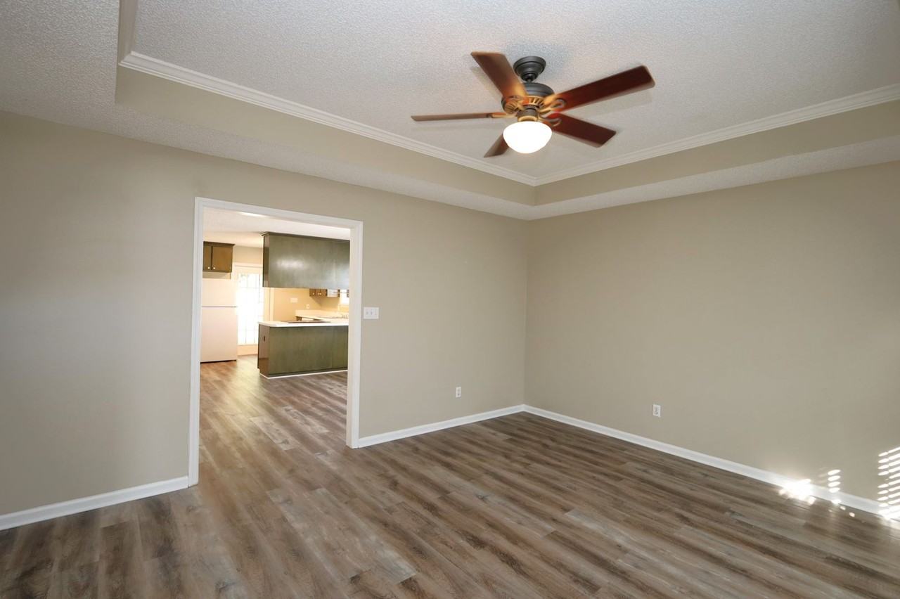 4226 Roxbury Dr - Photo 3 of 13