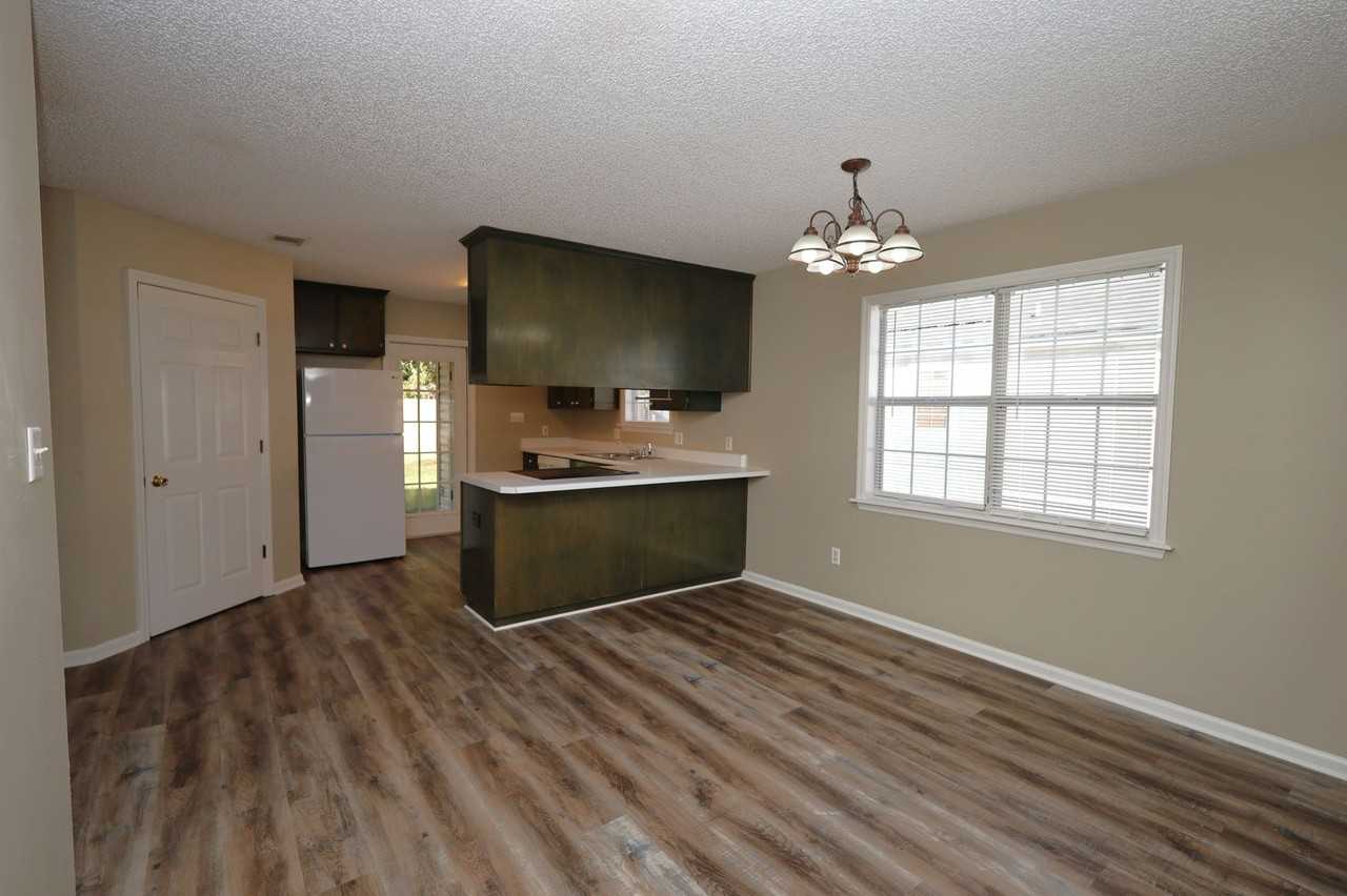 4226 Roxbury Dr - Photo 4 of 13