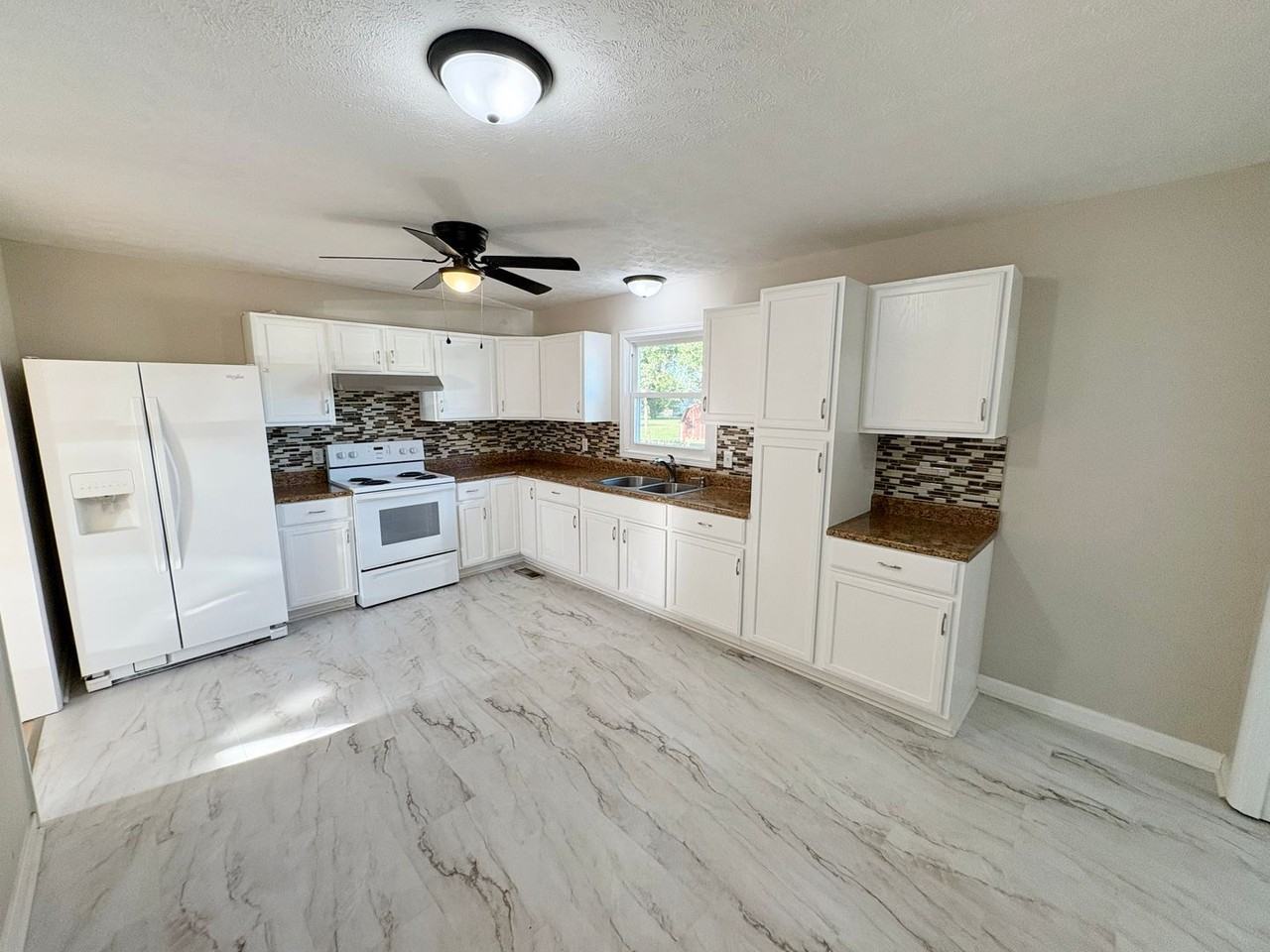 711 Grandview Dr - Photo 2 of 10