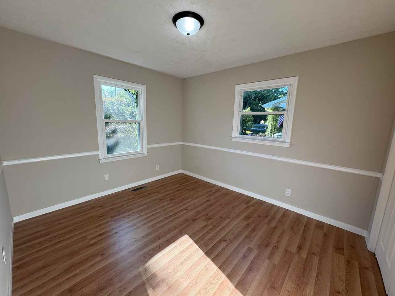 711 Grandview Dr - Photo 4 of 10