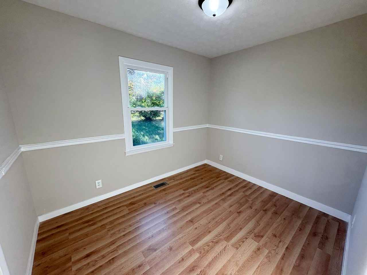 711 Grandview Dr - Photo 7 of 10