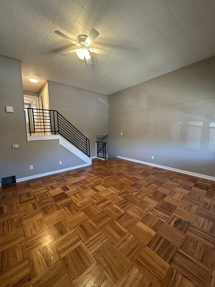 1548 Summit St - Photo 2 of 20