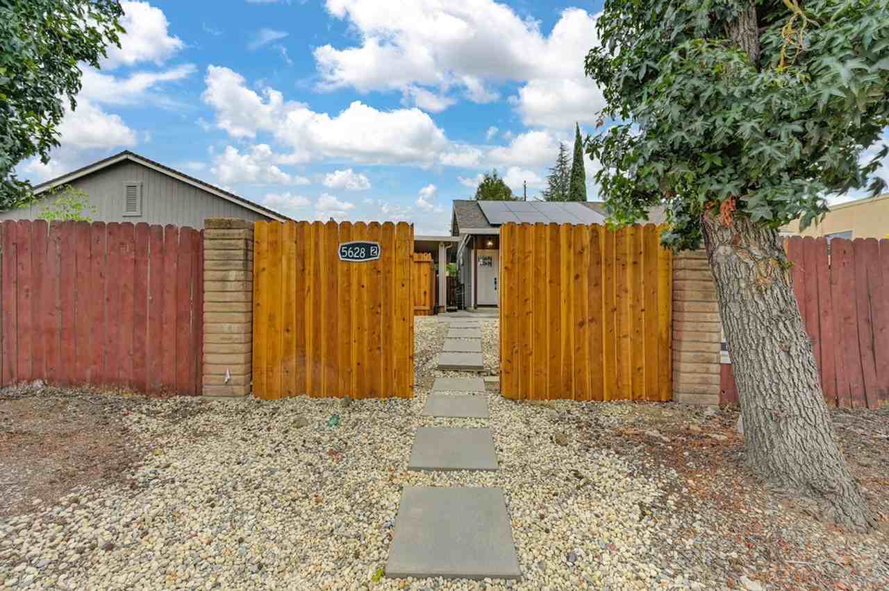 5628 Mapleridge Ct - Photo 2 of 26