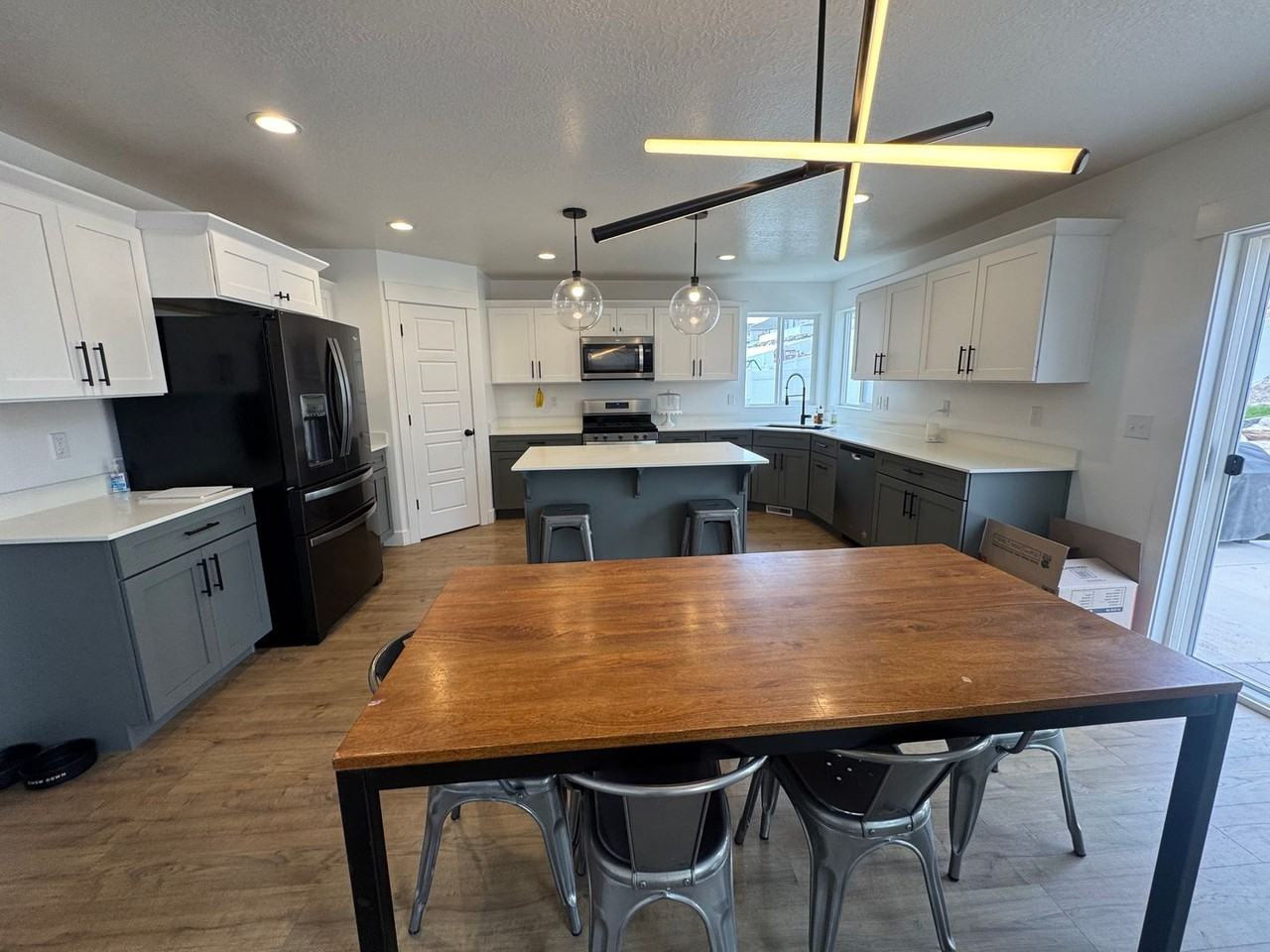 1738 W Woodland Rd - Photo 2 of 24