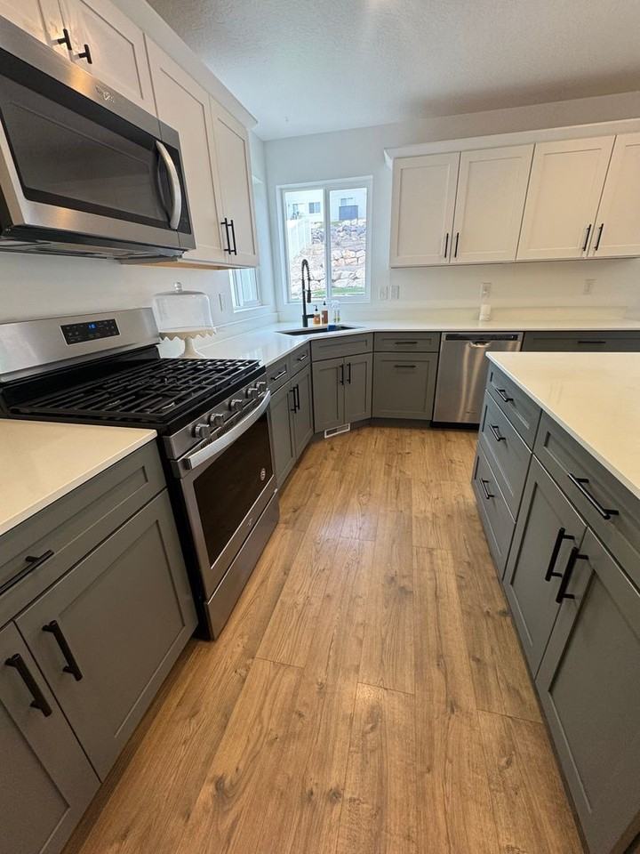 1738 W Woodland Rd - Photo 3 of 24