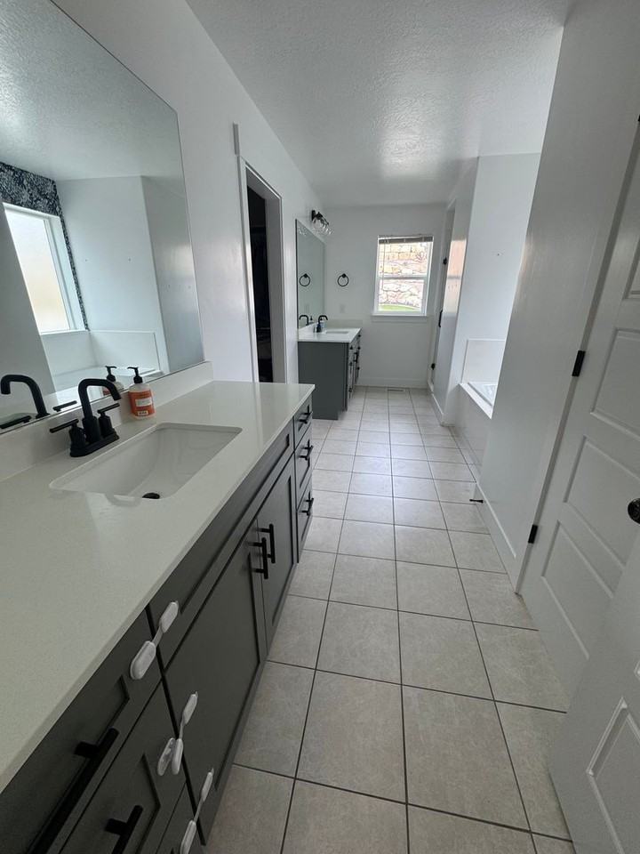 1738 W Woodland Rd - Photo 7 of 24