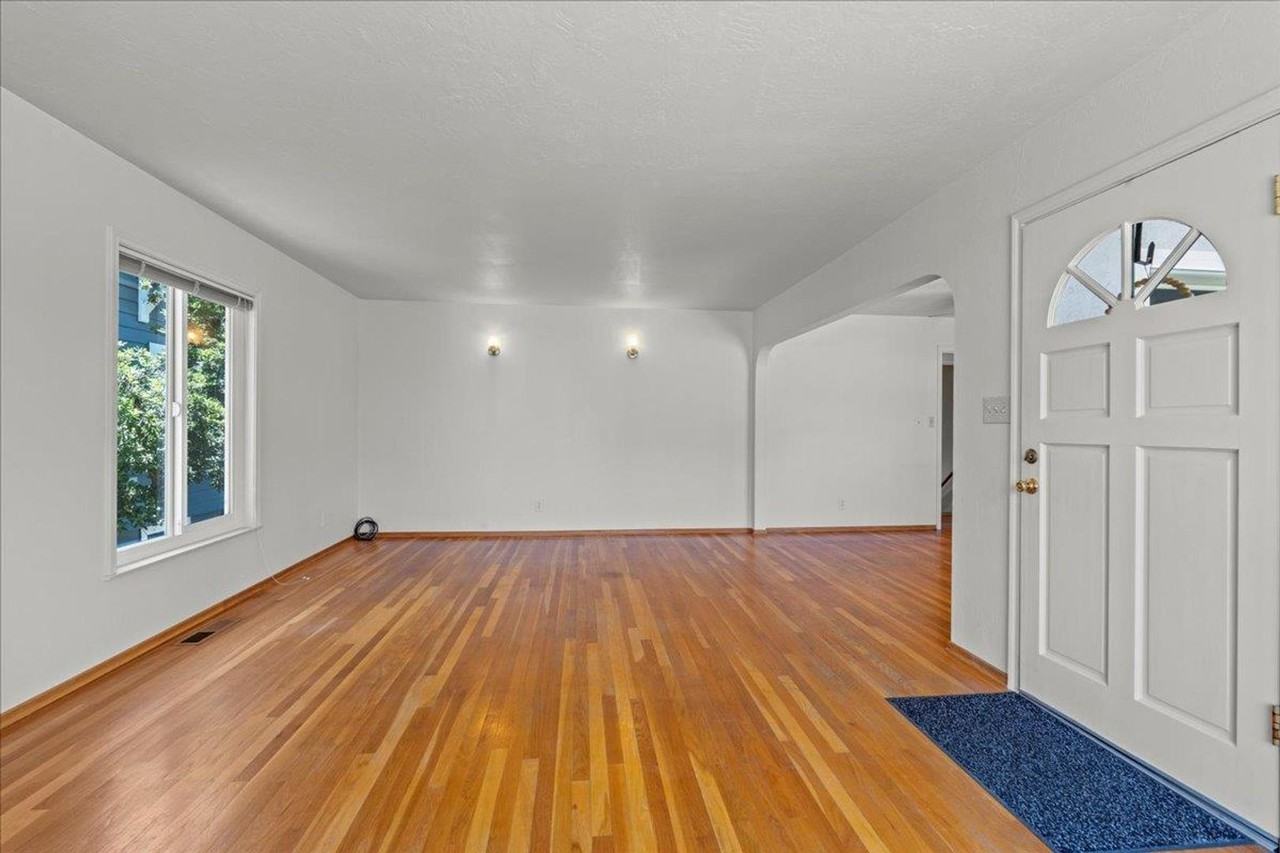 112 College (*) - Photo 2 of 27