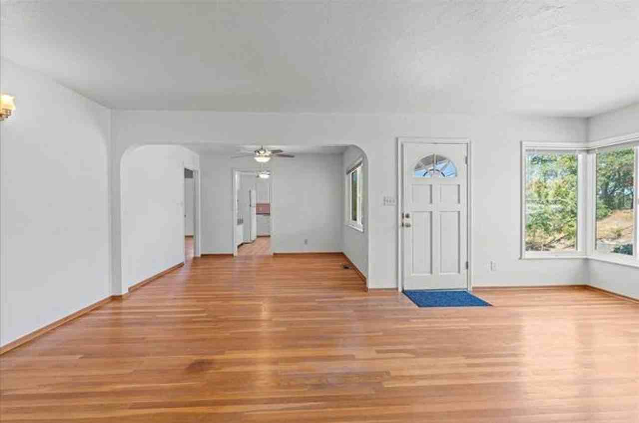 112 College (*) - Photo 3 of 27