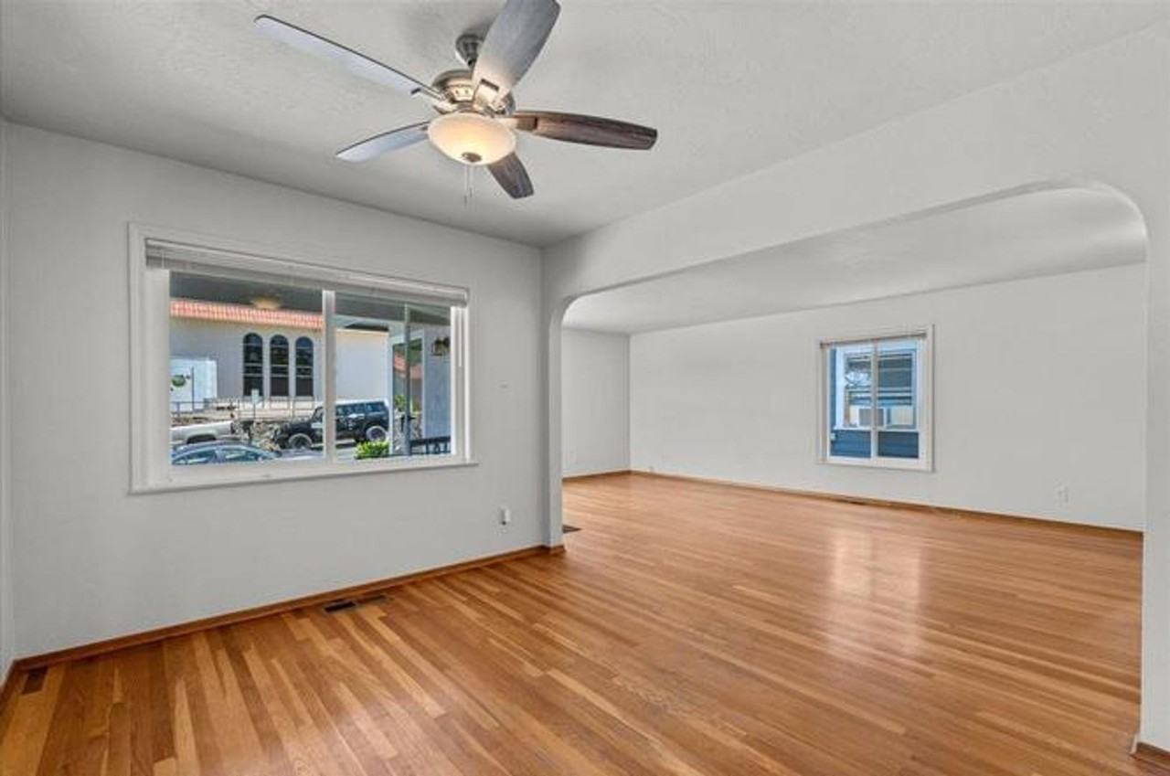 112 College (*) - Photo 4 of 27