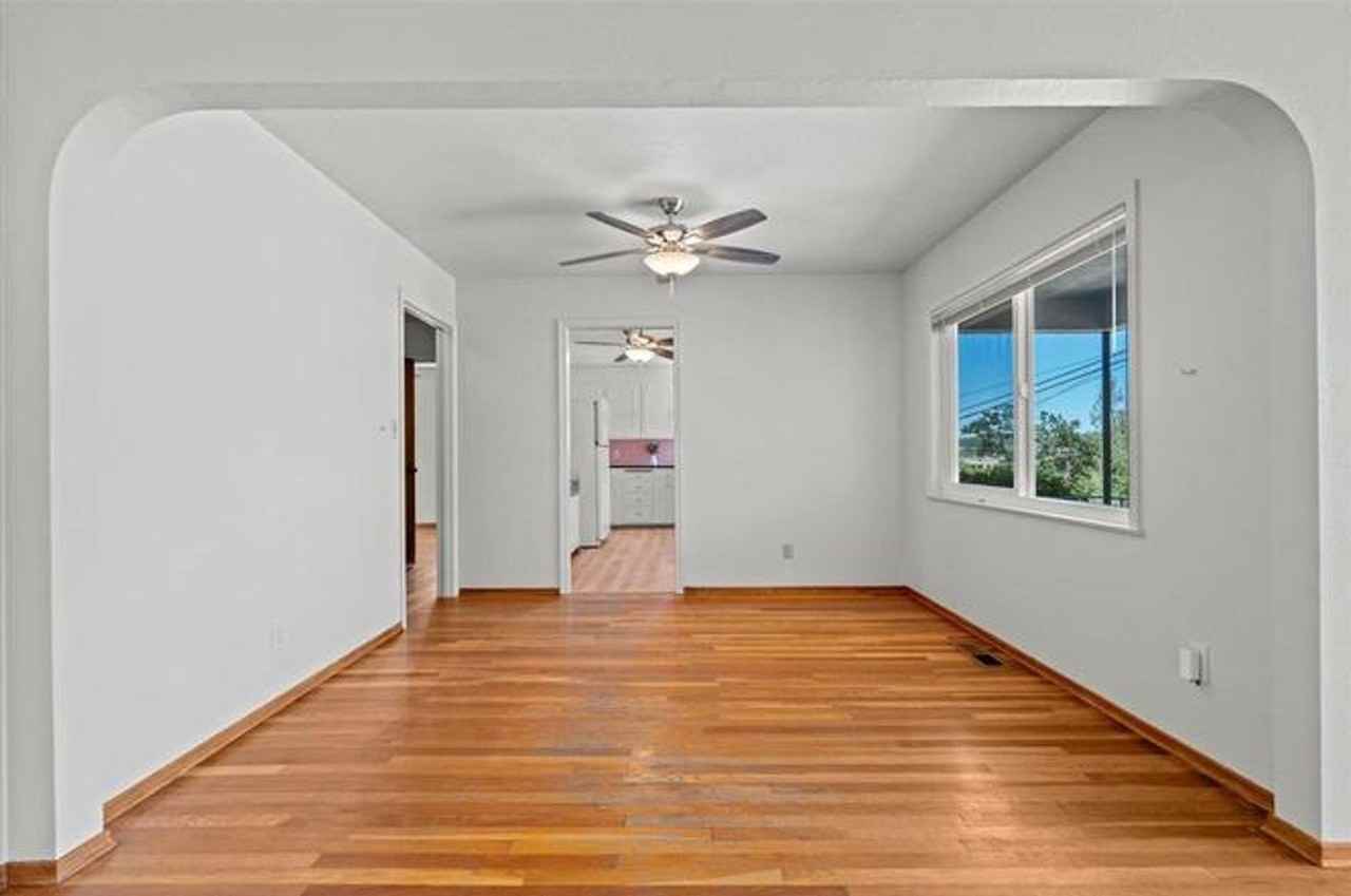 112 College (*) - Photo 5 of 27