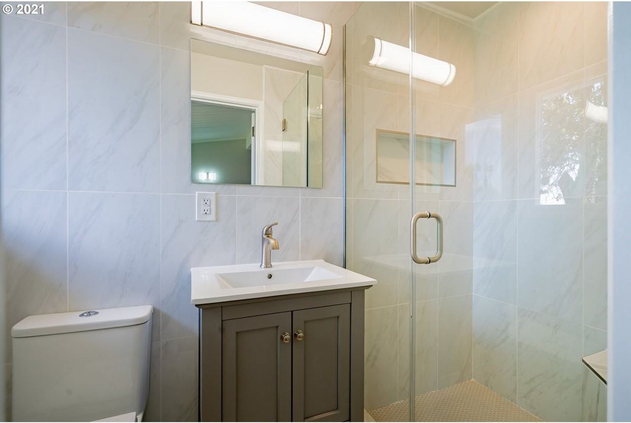 2711 Northwest Madrona Street - Photo 5 of 27