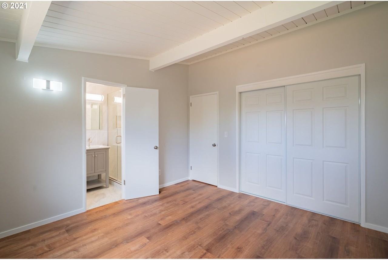 2711 Northwest Madrona Street - Photo 4 of 27