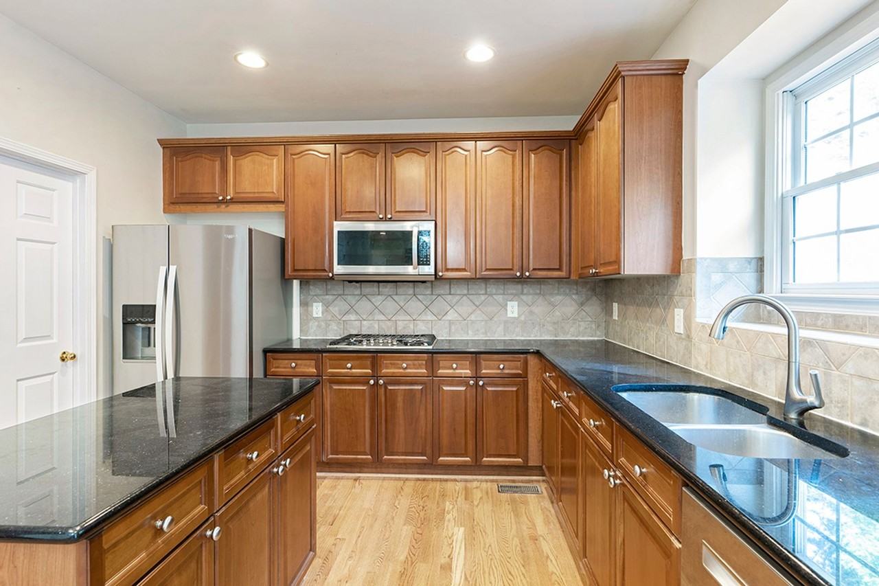 12489 Huntington Trace Ln - Photo 4 of 50