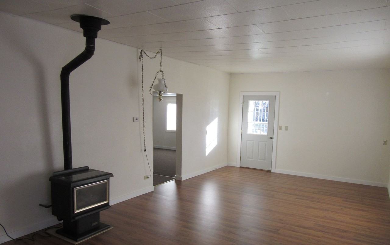 912 N 1st St - Photo 2 of 17