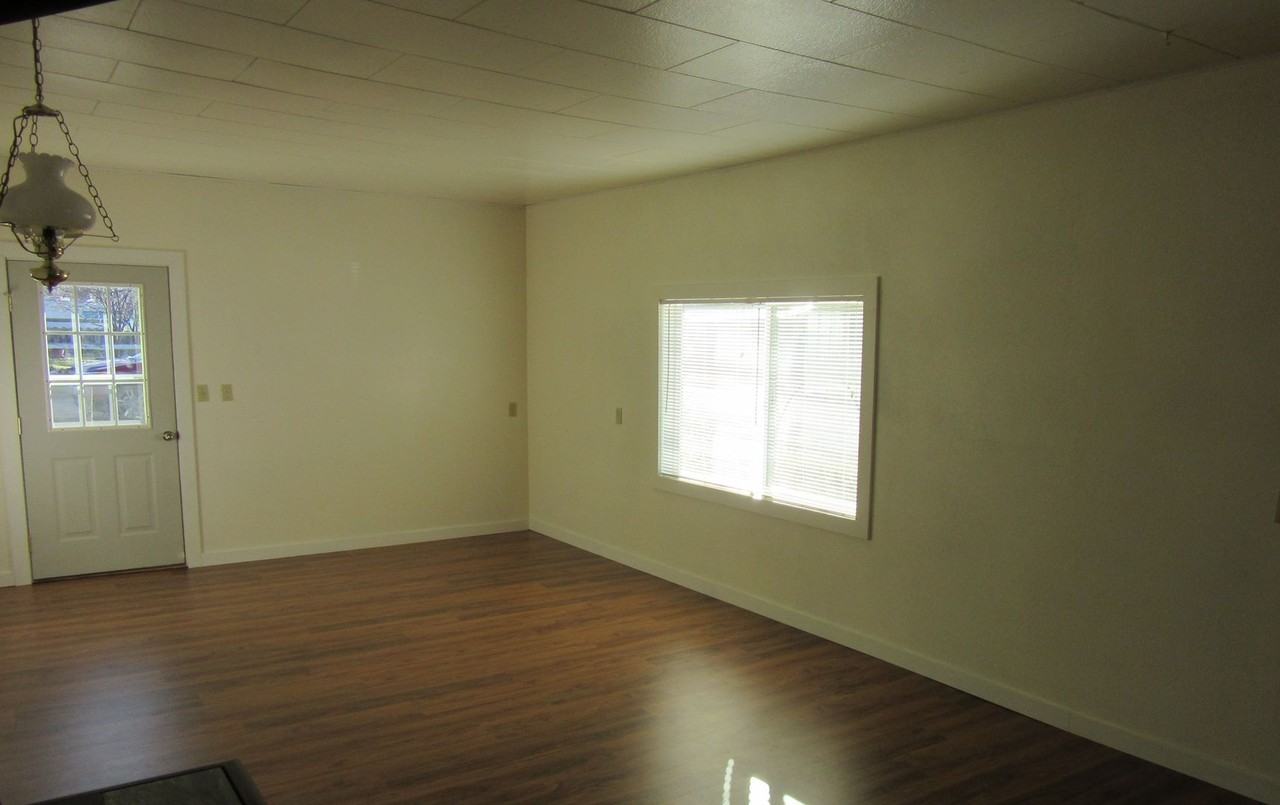 912 N 1st St - Photo 3 of 17