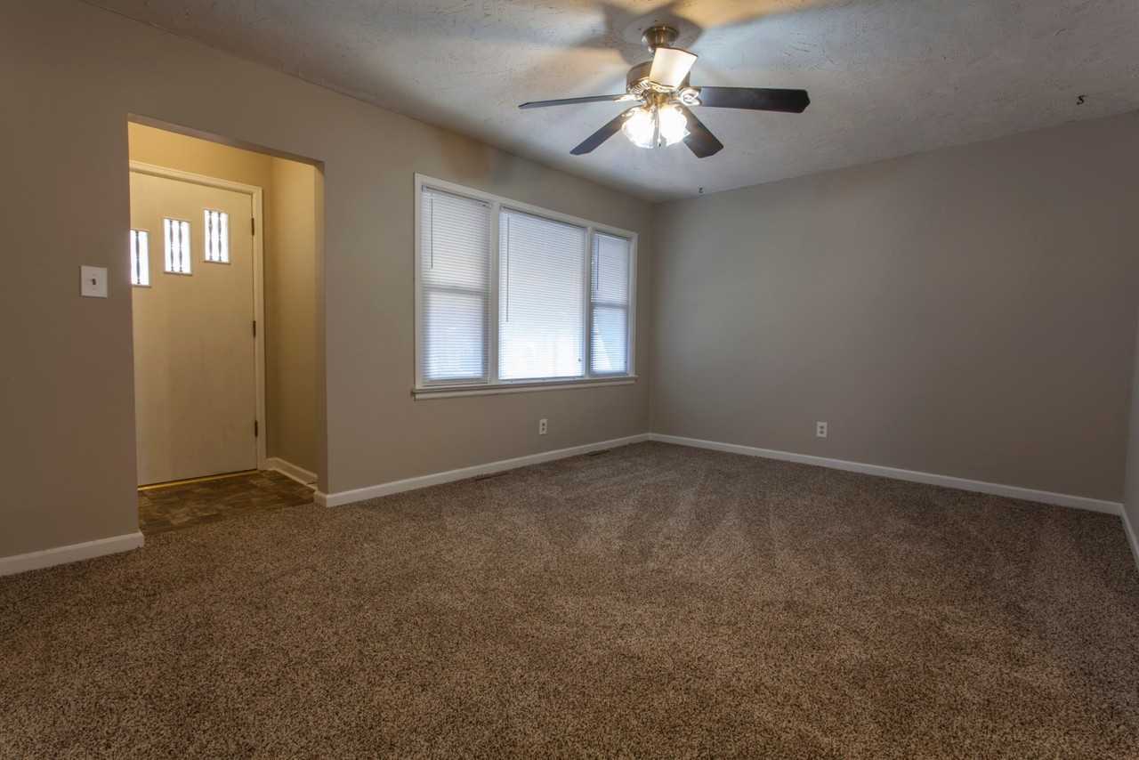 1920 S Kimbrough Ave - Photo 2 of 8