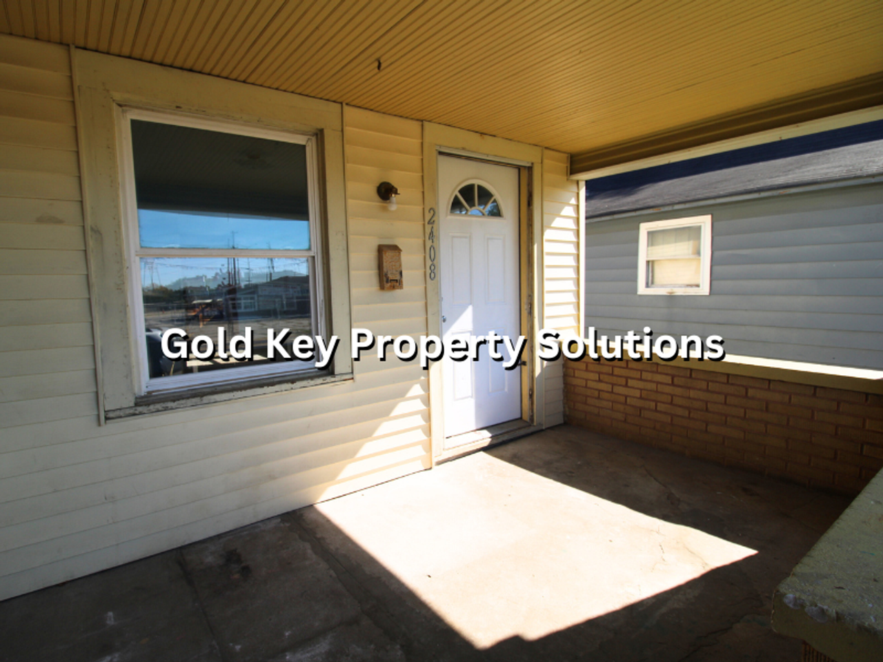 2408 Locust St - Photo 5 of 16