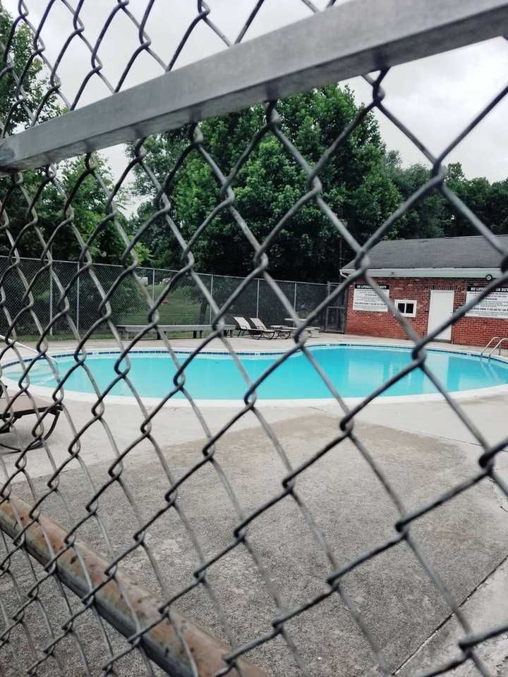 424 W Cadbury Dr - Photo 3 of 18