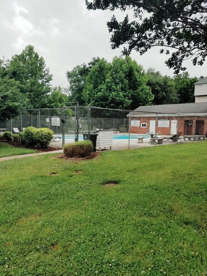 424 W Cadbury Dr - Photo 4 of 18