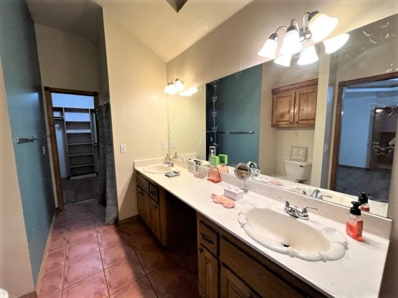 8104 Eagle Cir - Photo 2 of 24