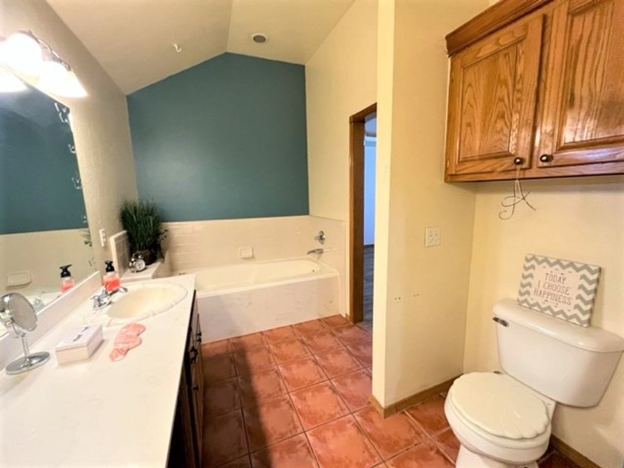 8104 Eagle Cir - Photo 3 of 24