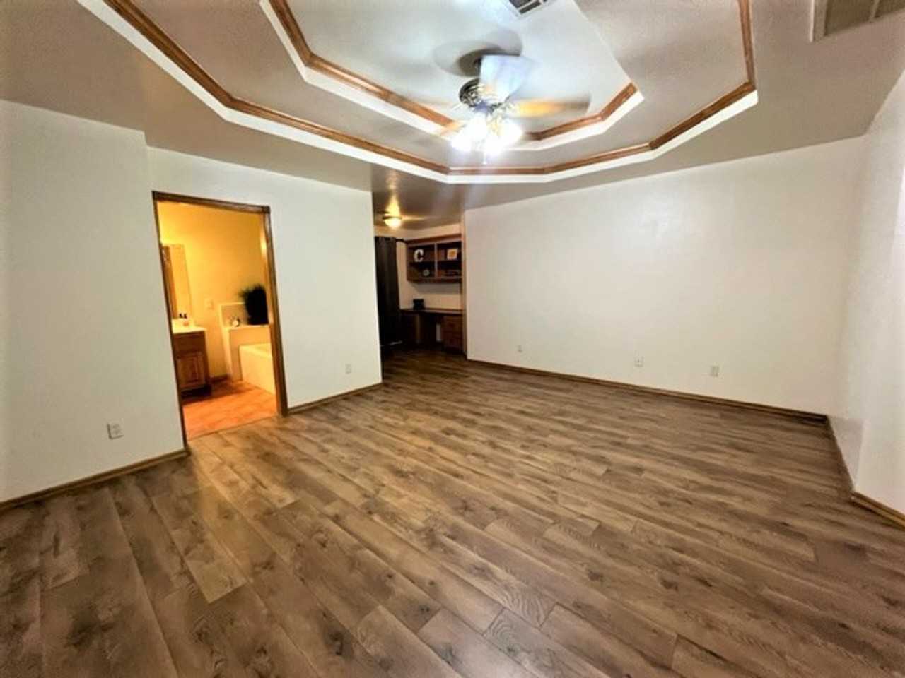 8104 Eagle Cir - Photo 5 of 24