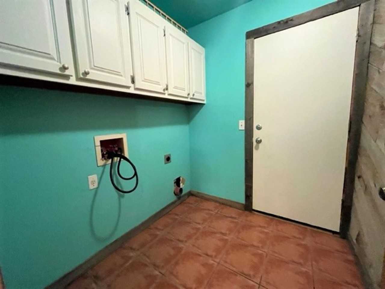 8104 Eagle Cir - Photo 6 of 24