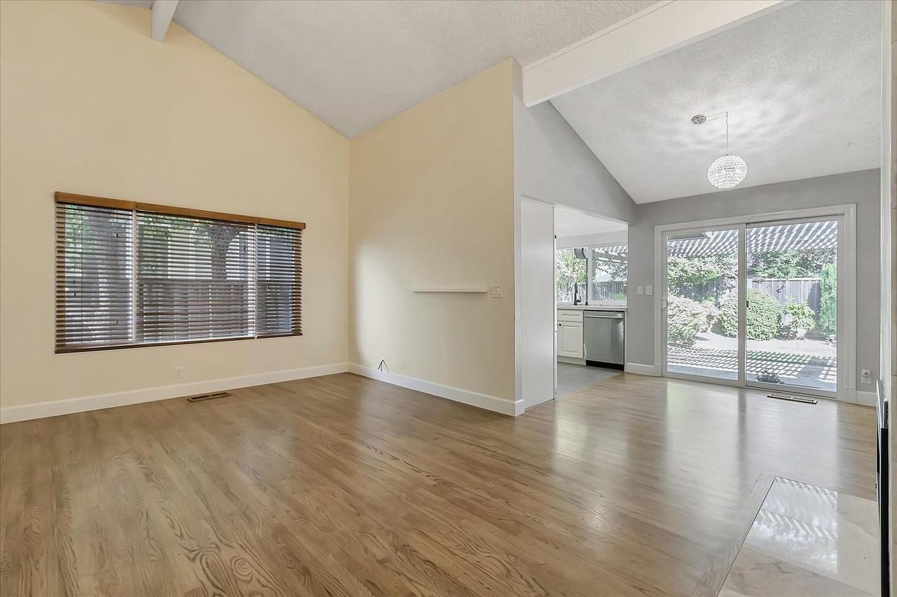 821 Figwood Ct - Photo 4 of 48