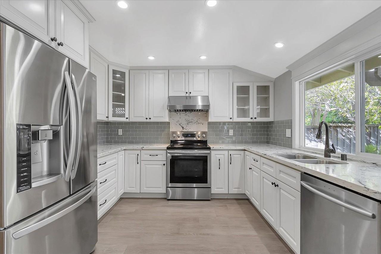 821 Figwood Ct - Photo 3 of 48