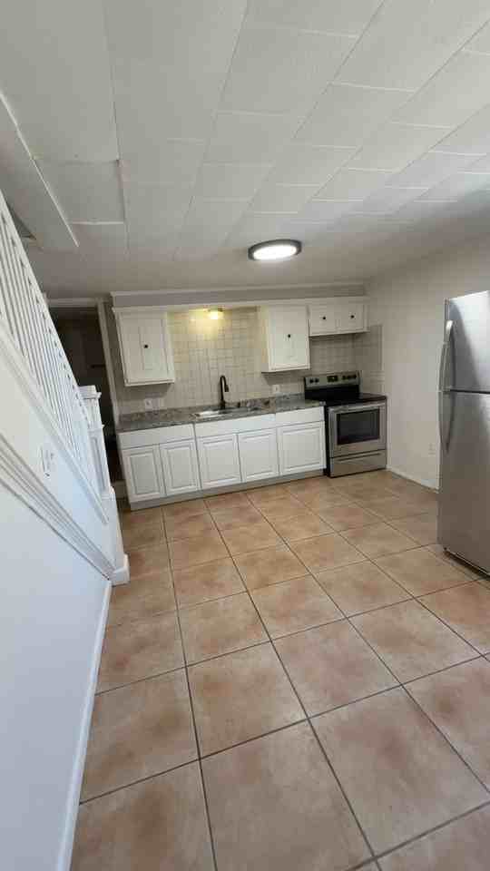 152 Elizabeth - Photo 3 of 14