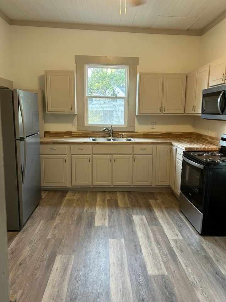 113 E Church St - Photo 2 of 7