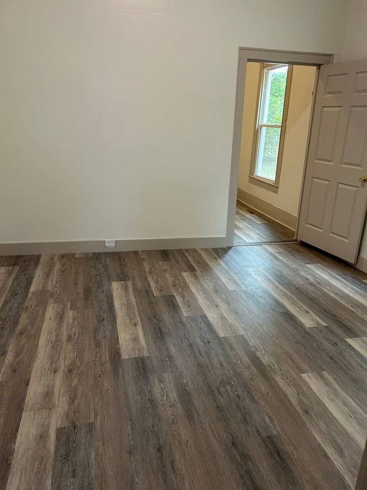 113 E Church St - Photo 4 of 7