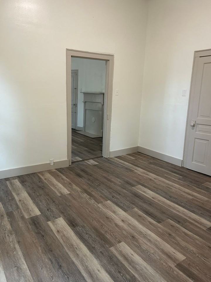 113 E Church St - Photo 5 of 7