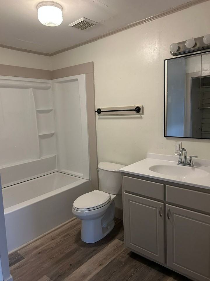 113 E Church St - Photo 7 of 7