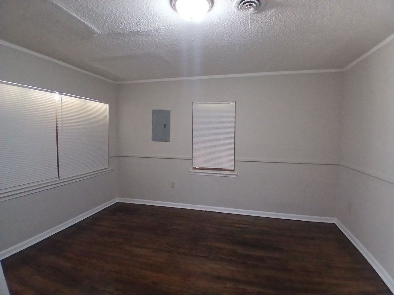 1917 Farrington St - Photo 3 of 9