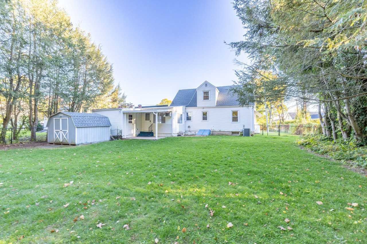 183 Thompson Rd - Photo 2 of 20