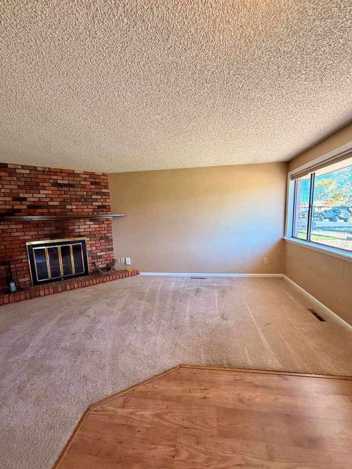 2419 Jewel St - Photo 3 of 50