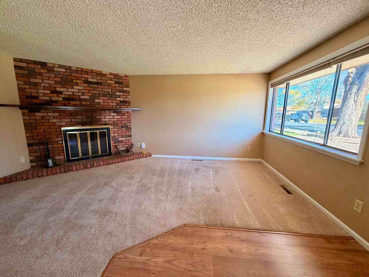 2419 Jewel St - Photo 4 of 50
