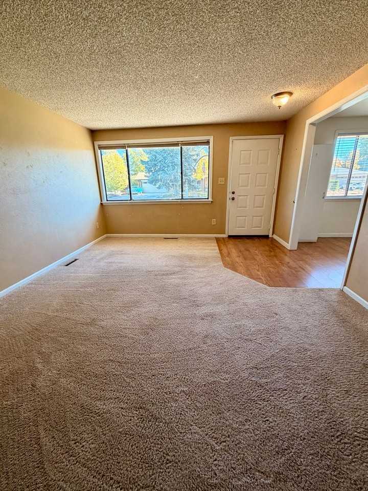 2419 Jewel St - Photo 5 of 50