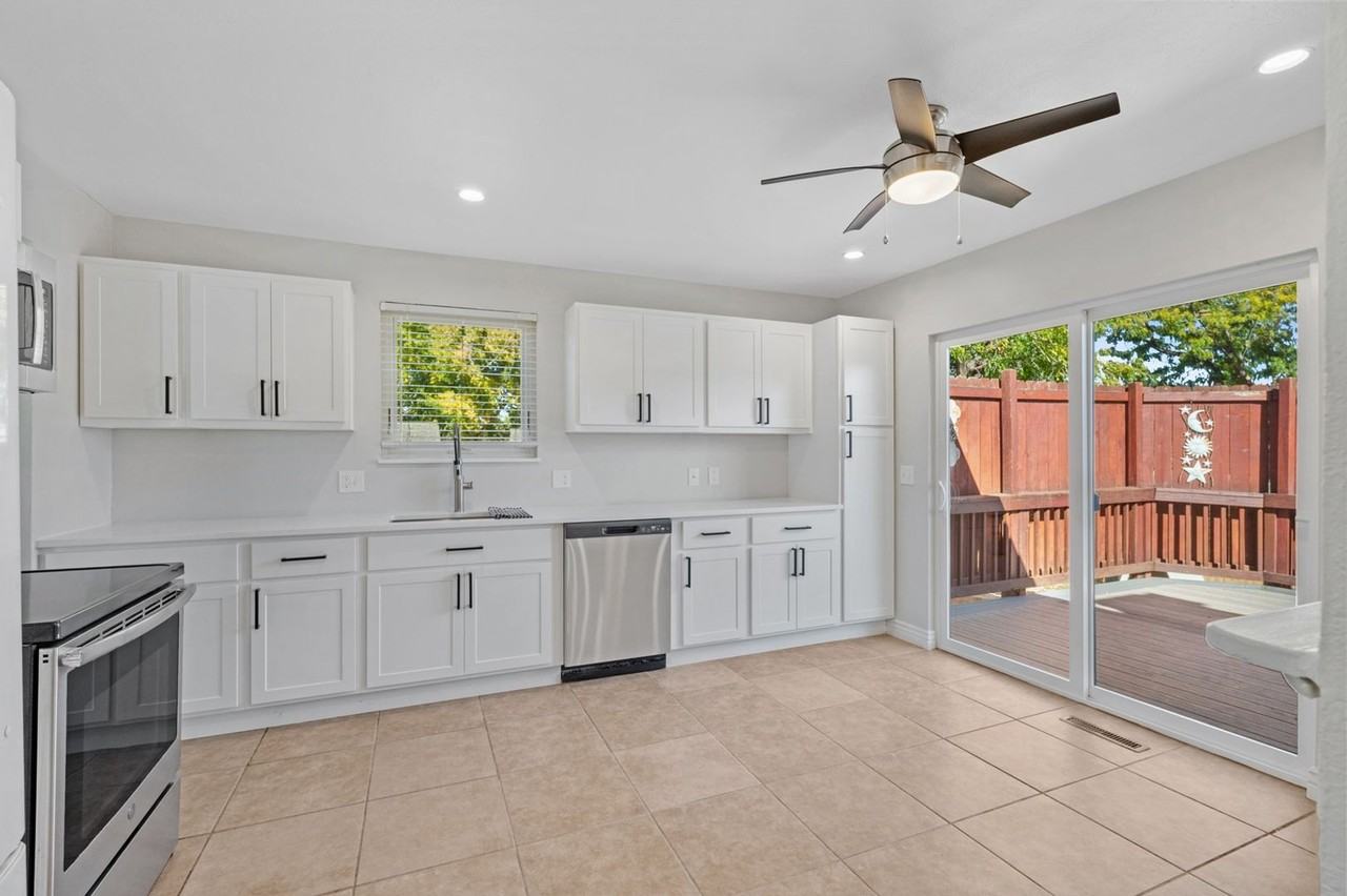 4558 S Laredo St - Photo 4 of 38