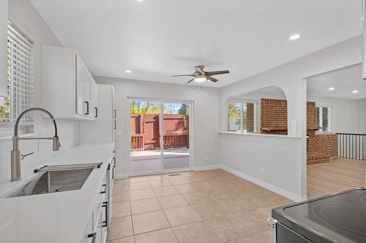 4558 S Laredo St - Photo 6 of 38