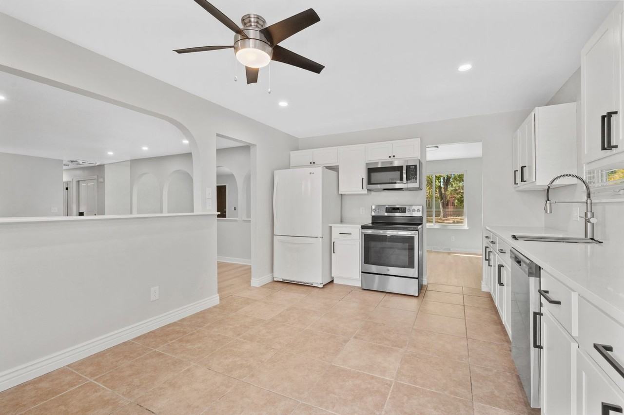 4558 S Laredo St - Photo 5 of 38