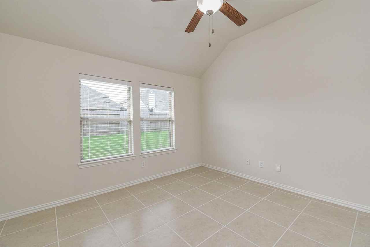 22303 Larch Grove Ct - Photo 5 of 20