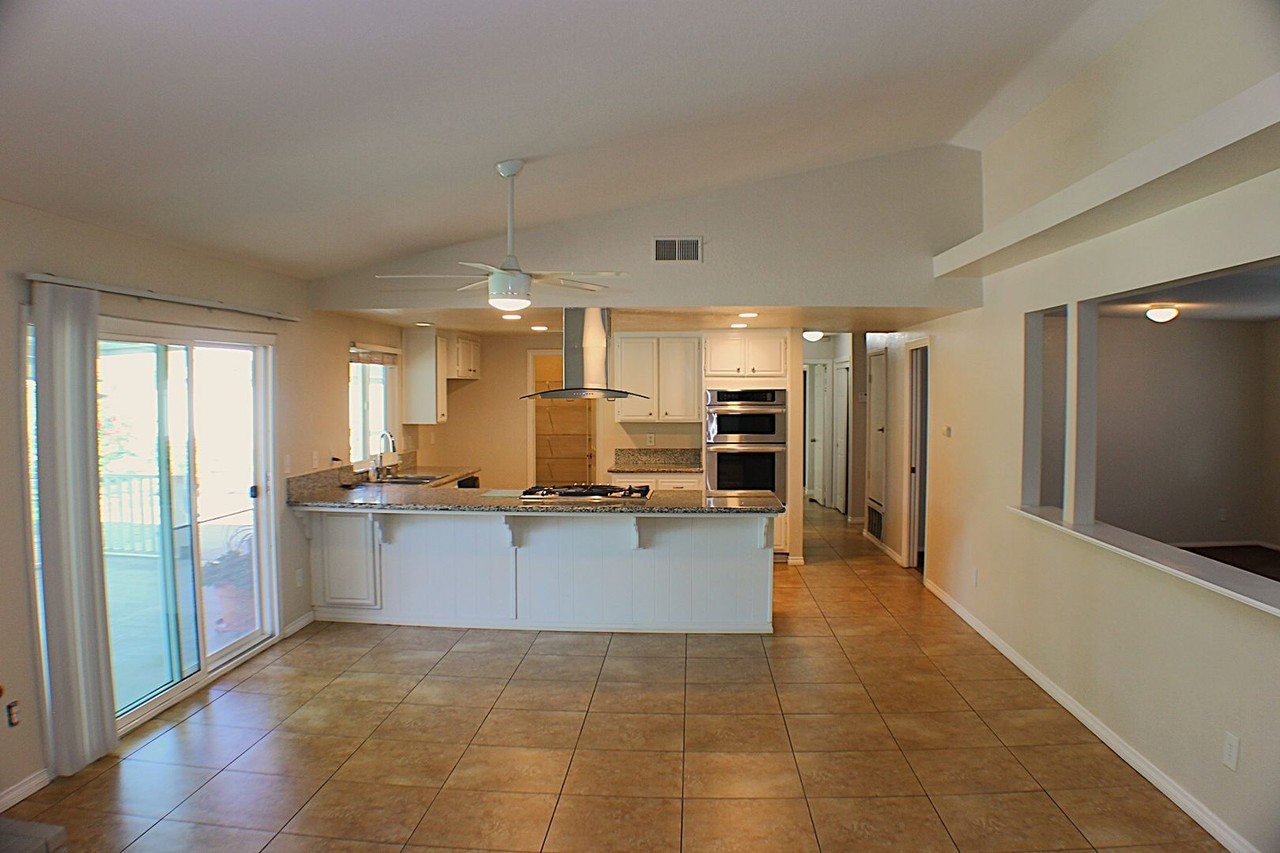 13669 Wilmot St - Photo 6 of 32