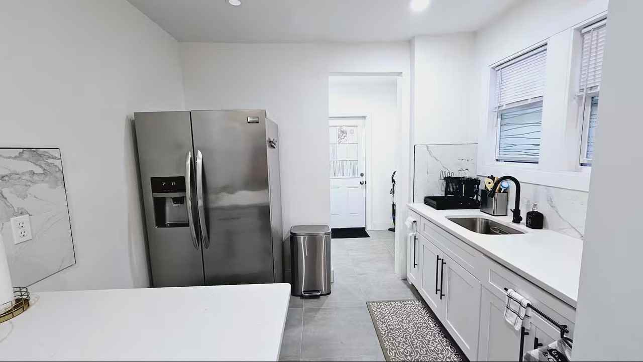 Hollywood Avenue - Photo 6 of 13