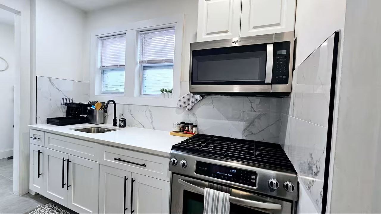 Hollywood Avenue - Photo 7 of 13