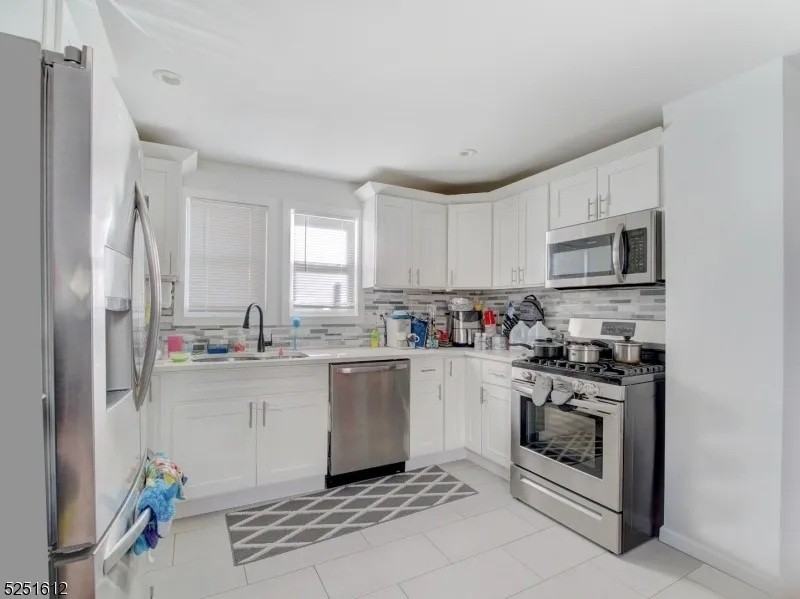 1210 Roselle St #NA - Photo 5 of 7