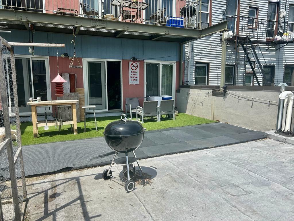 1120 Willoughby Ave #2R - Photo 3 of 22