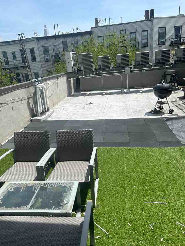 1120 Willoughby Ave #2R - Photo 4 of 22